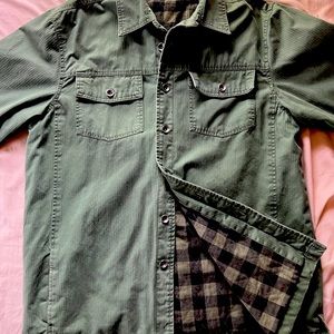 XL Brand name missing. Excellent condition. No stains or damages.